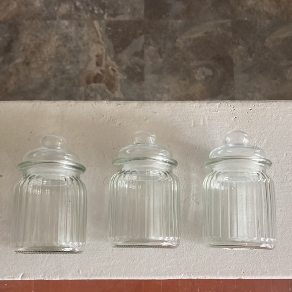 NWT- Set of 3 Clear Rib Textured Glass Storage Jars w/ Tight Sealing Knob Lids - Picture 3 of 16